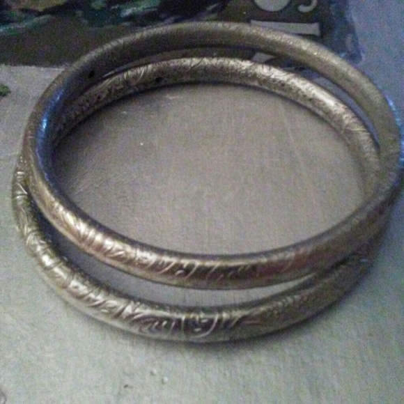 Vintage Silver metal round bracelets - Picture 3 of 4